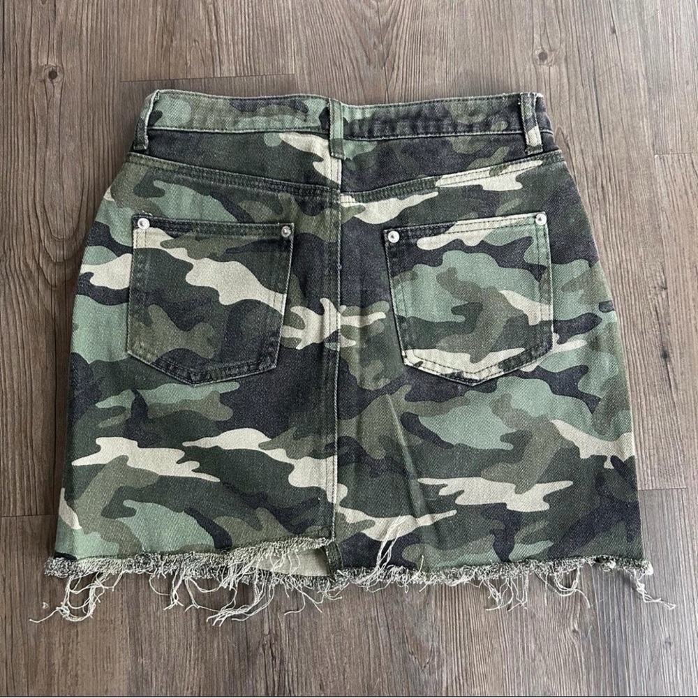 Forever 21 Camouflage Frayed Hem Skirt - Picture 2 of 2